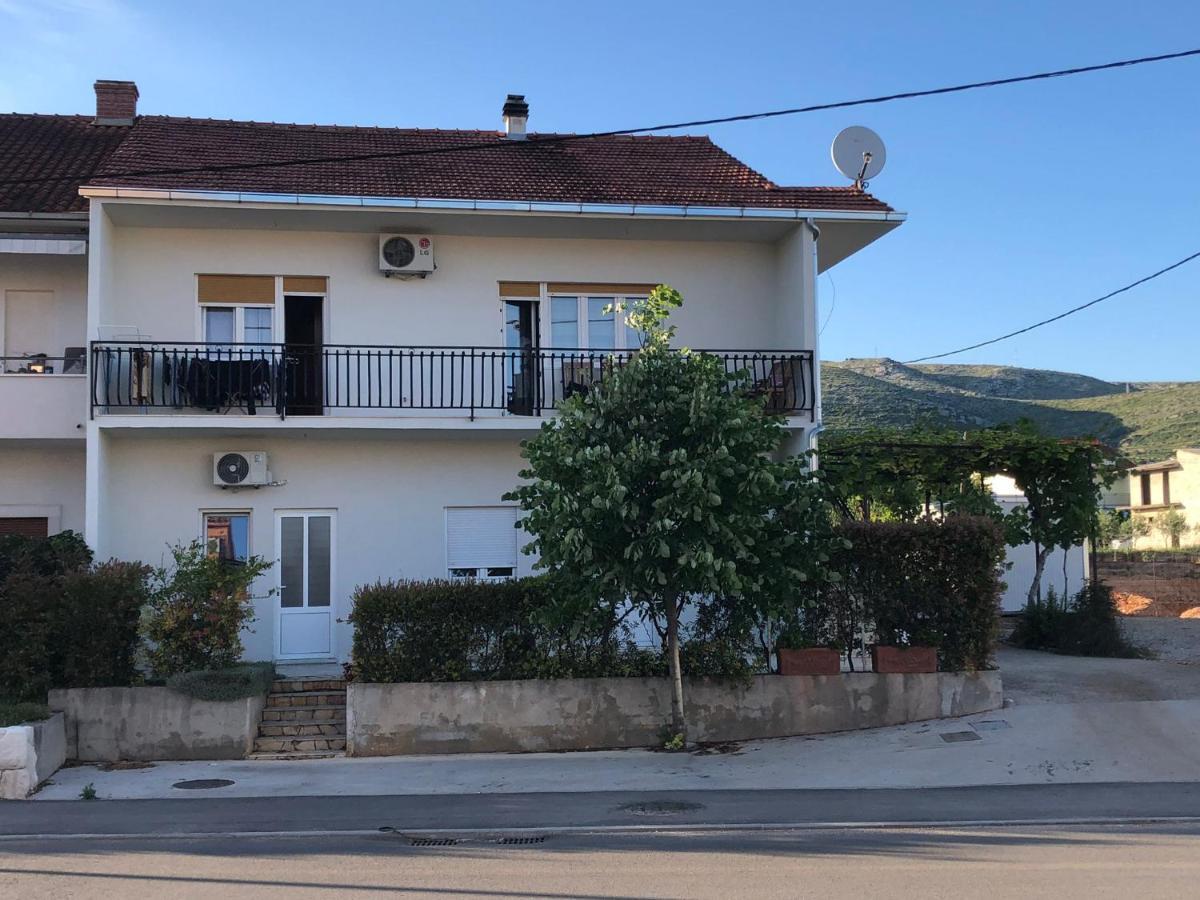 Apartment Goreta Trogir Exterior photo